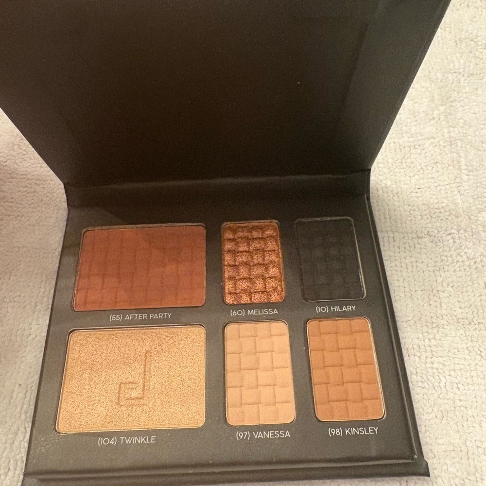 Doucce On the Go Eyeshadow, Blush & Highlighter Palette - $65